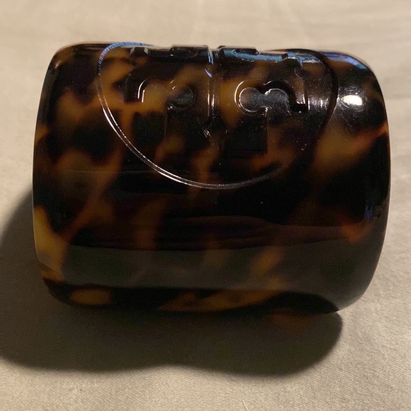 Tory Burch | Tortoise Resin Logo Statement Cuff - Picture 5 of 6